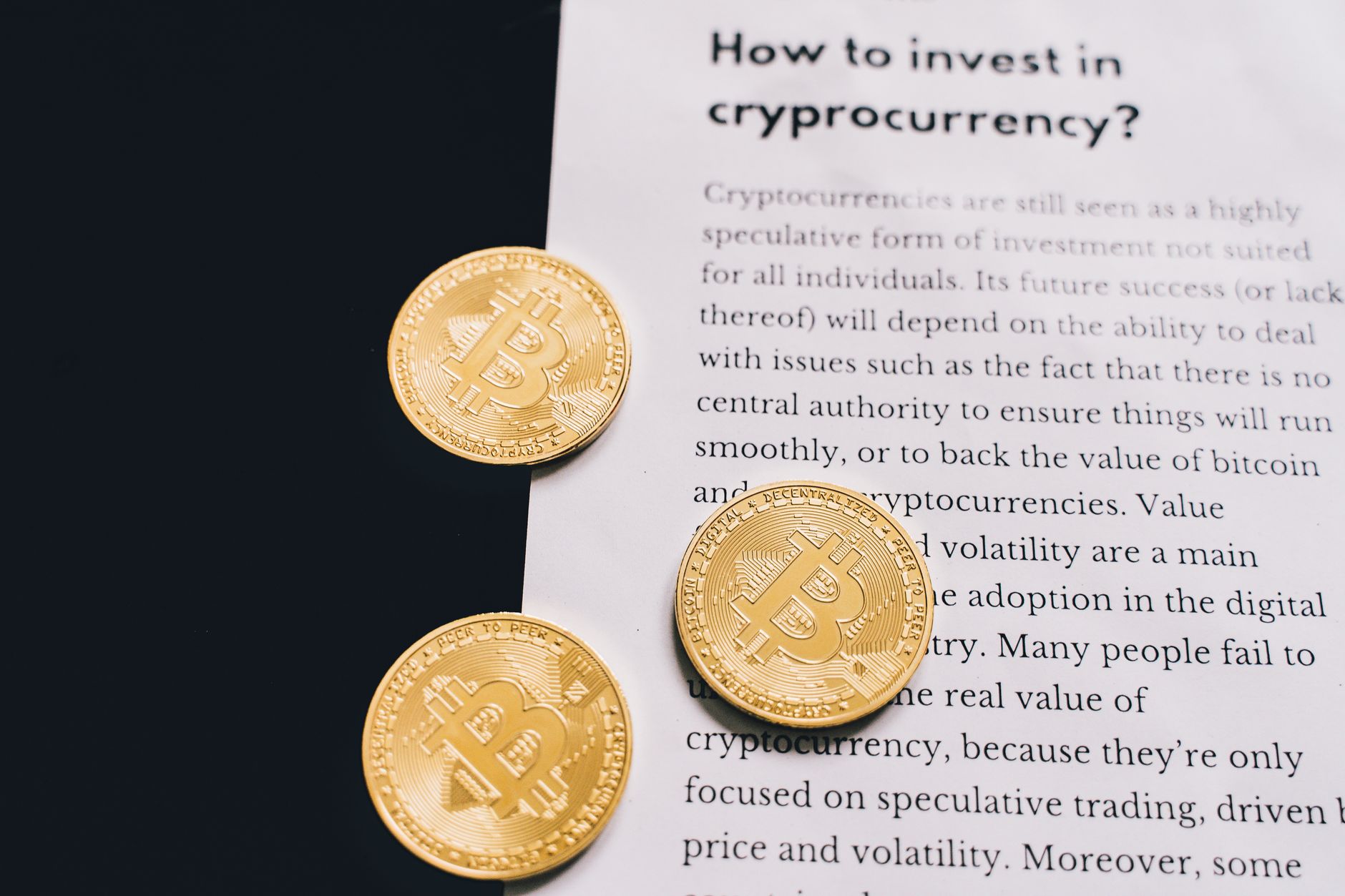 Visual representation of clean mined Bitcoin. Gold Bitcoin coins on top of a cryptocurrency investment guide. High-quality finance and cryptocurrency image.